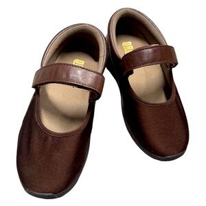 Size 6 Extra Wide Drew Brand Mary Jane Flates with Velcro Closure - Like New!